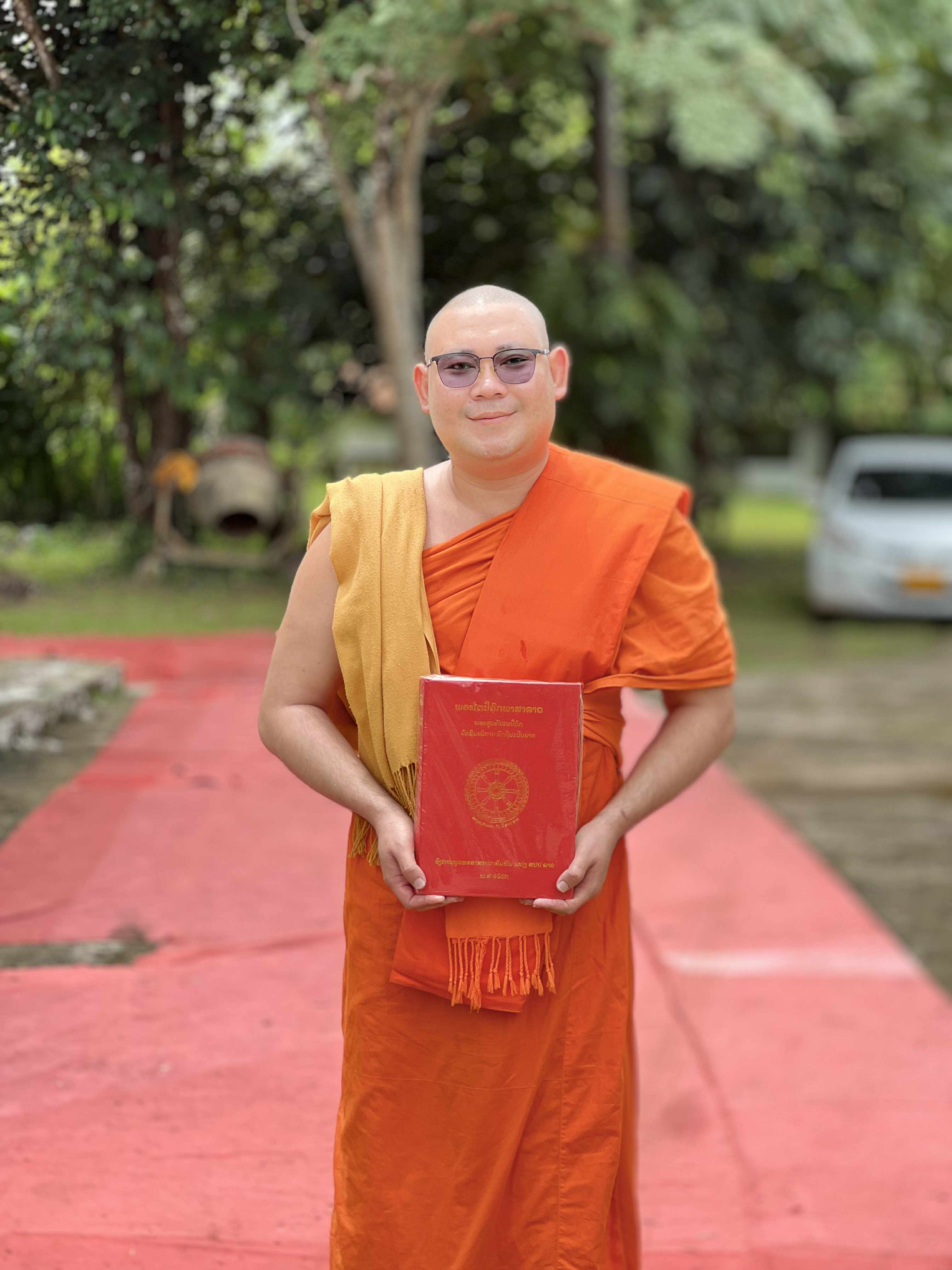 ພຣະສິງຄຳ ສີແສງຈັນ