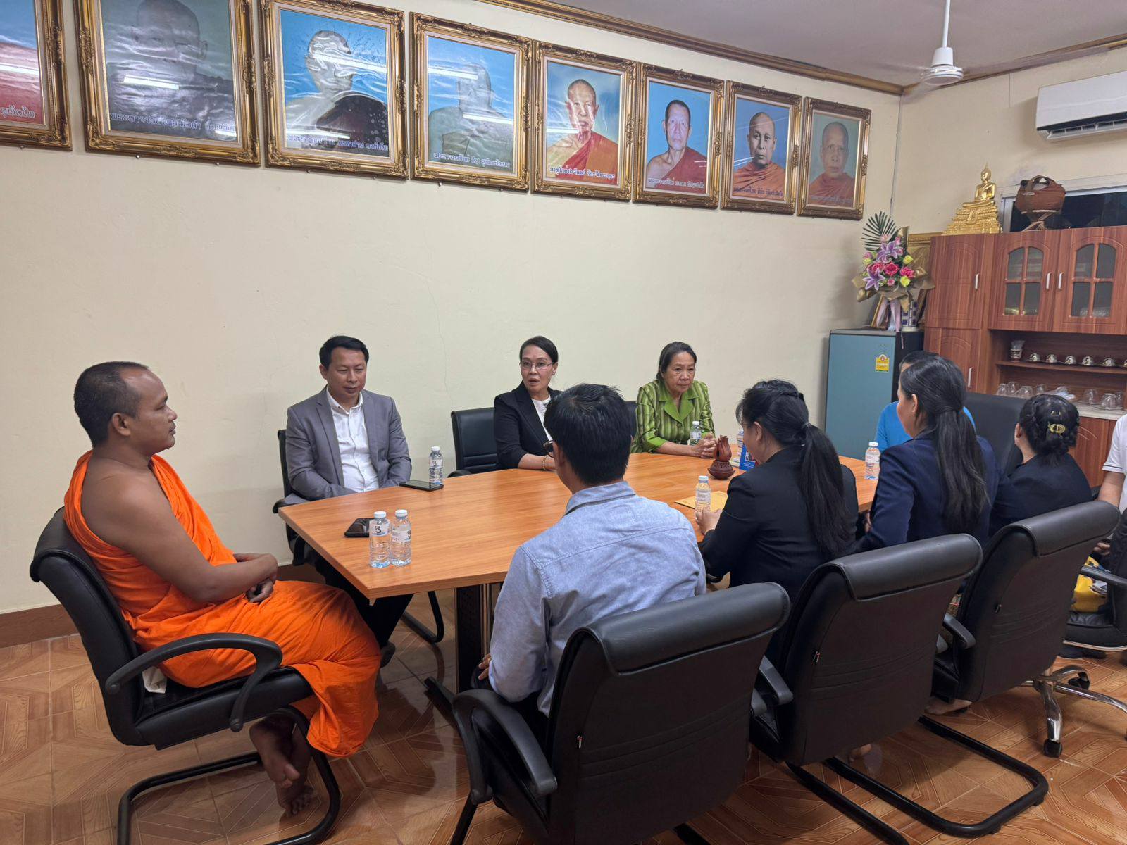 ຮັບຫນັງສື ເພື່ອສົ່ງເສີມການອ່ານ ຈາກກົມພີມຈຳຫນ່າຍ